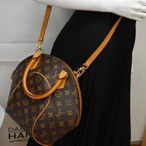 💎✨AUTHENTIC✨💎Louis Vuitton Hand Bag w/ LOCK & Strap!